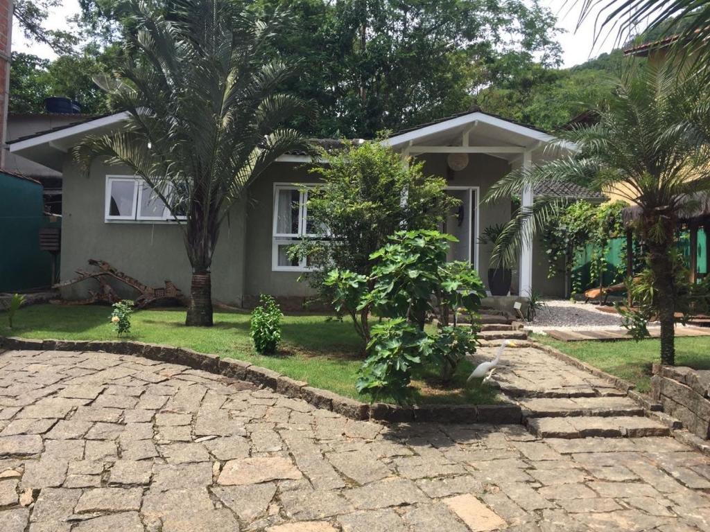  Casa com piscina itamambuca