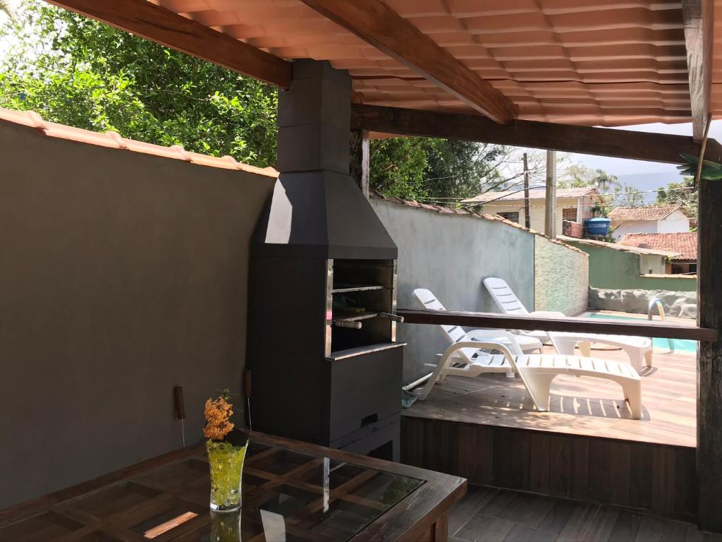  Casa com piscina itamambuca