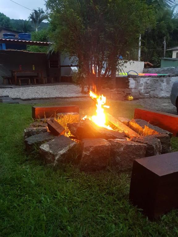  Casa com piscina itamambuca