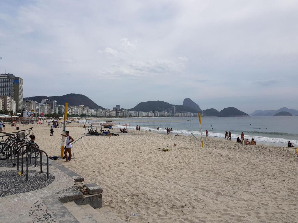  Amplo Apartamento com Piscina e Garagem