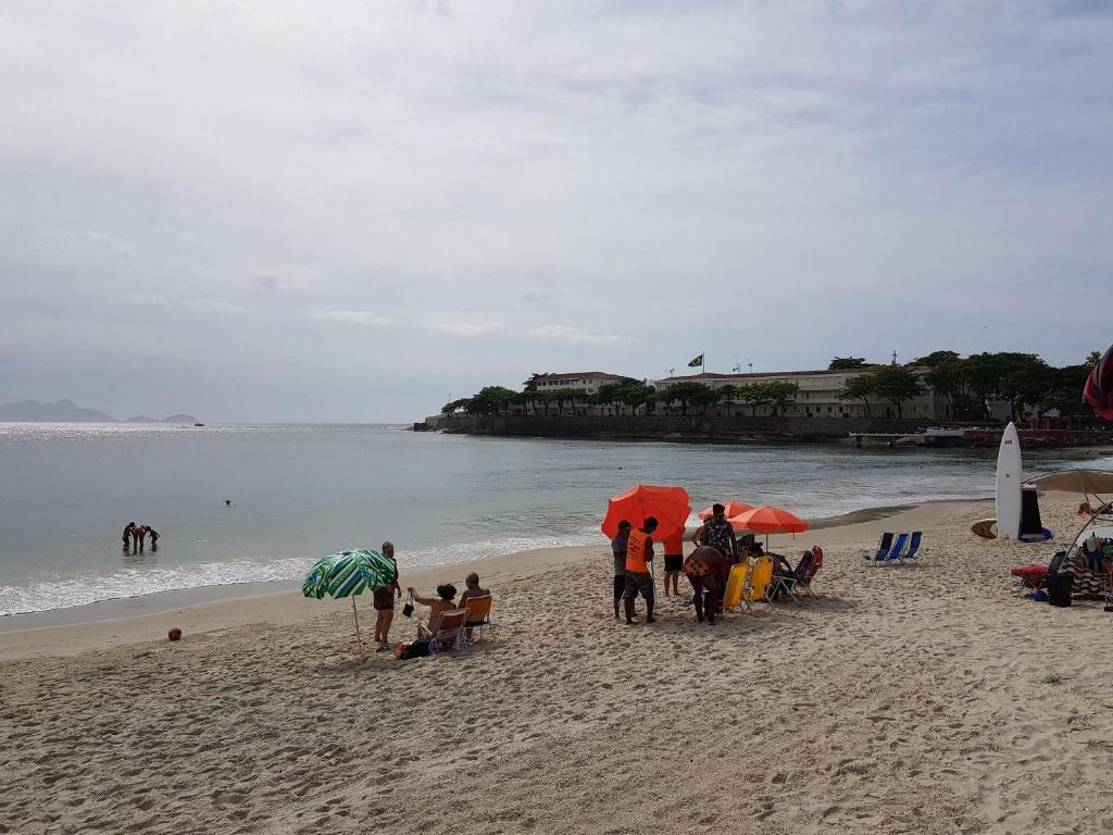  Amplo Apartamento com Piscina e Garagem