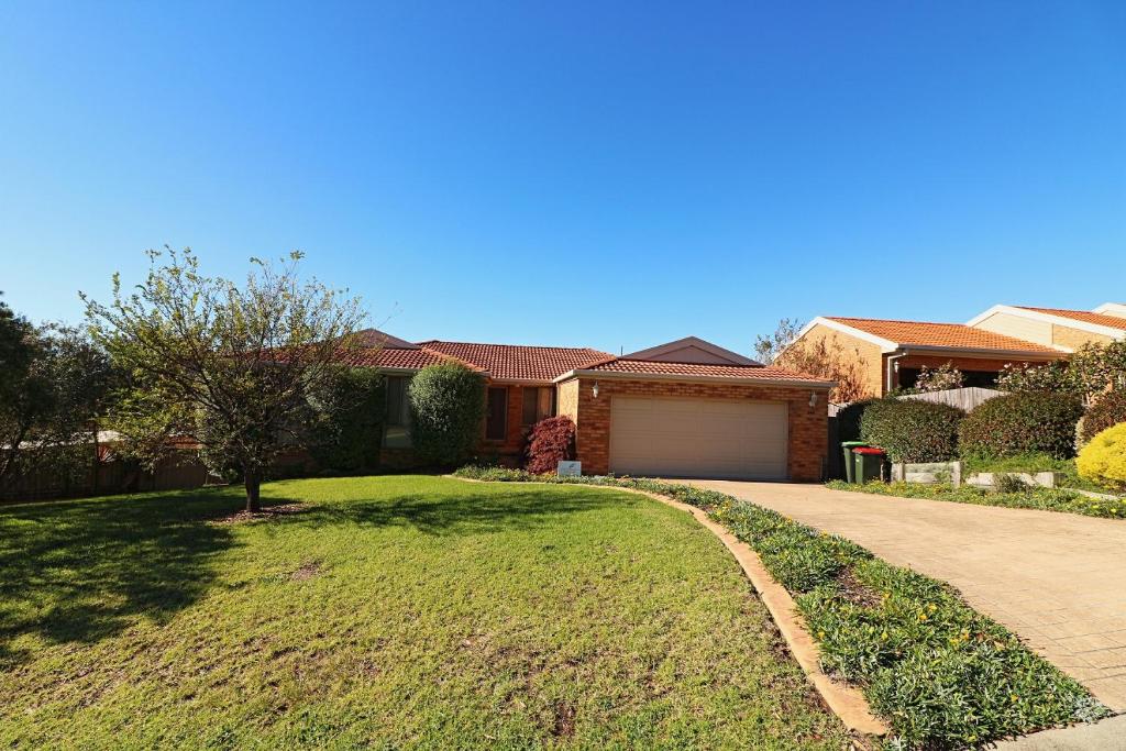 a house with a driveway and a garage at Ella Bleu in Merimbula