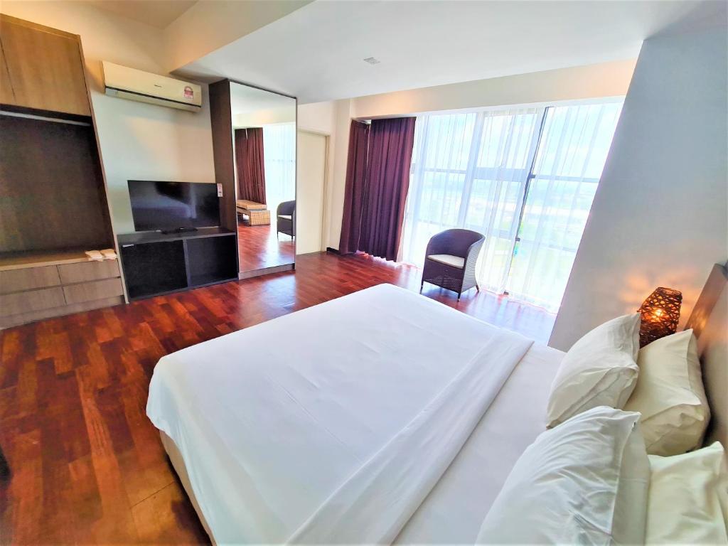 TV a/nebo společenská místnost v ubytování Nexus Business Suite Hotel