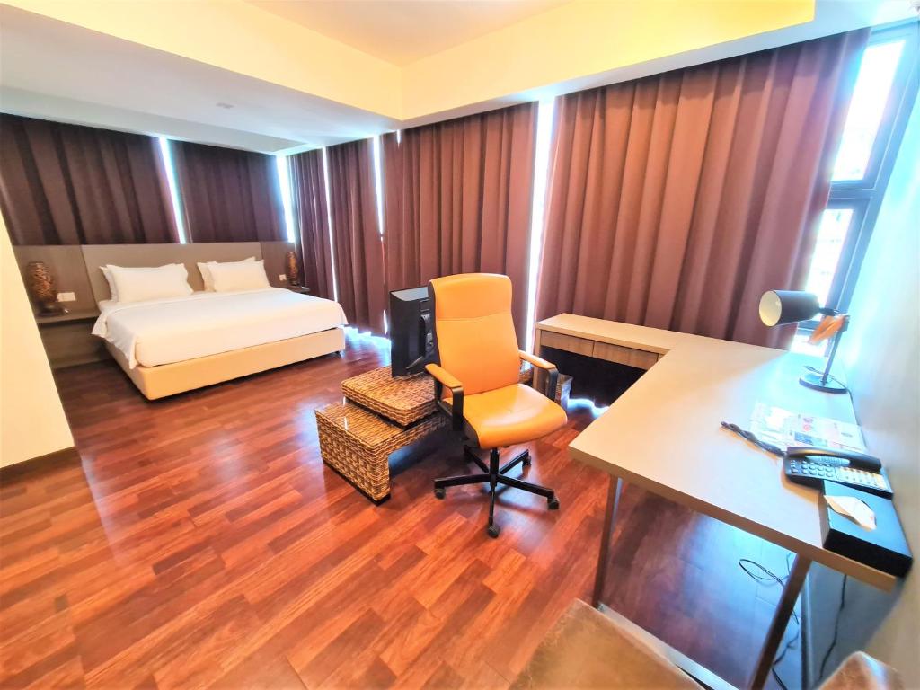 Postel nebo postele na pokoji v ubytování Nexus Business Suite Hotel