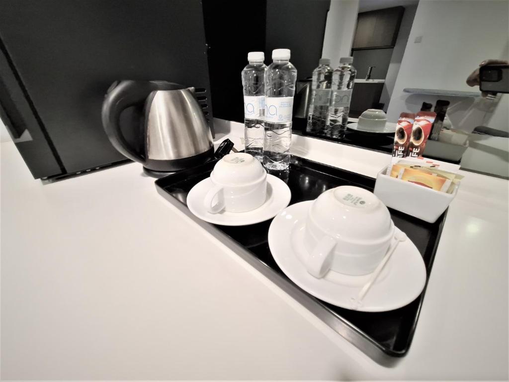 Příslušenství pro přípravu čaje a kávy v ubytování Nexus Business Suite Hotel