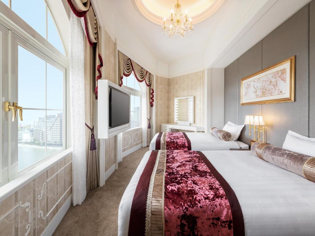 Postel nebo postele na pokoji v ubytování Takarazuka Hotel