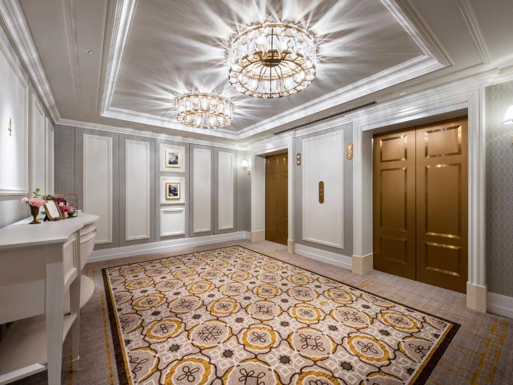 Postel nebo postele na pokoji v ubytování Takarazuka Hotel