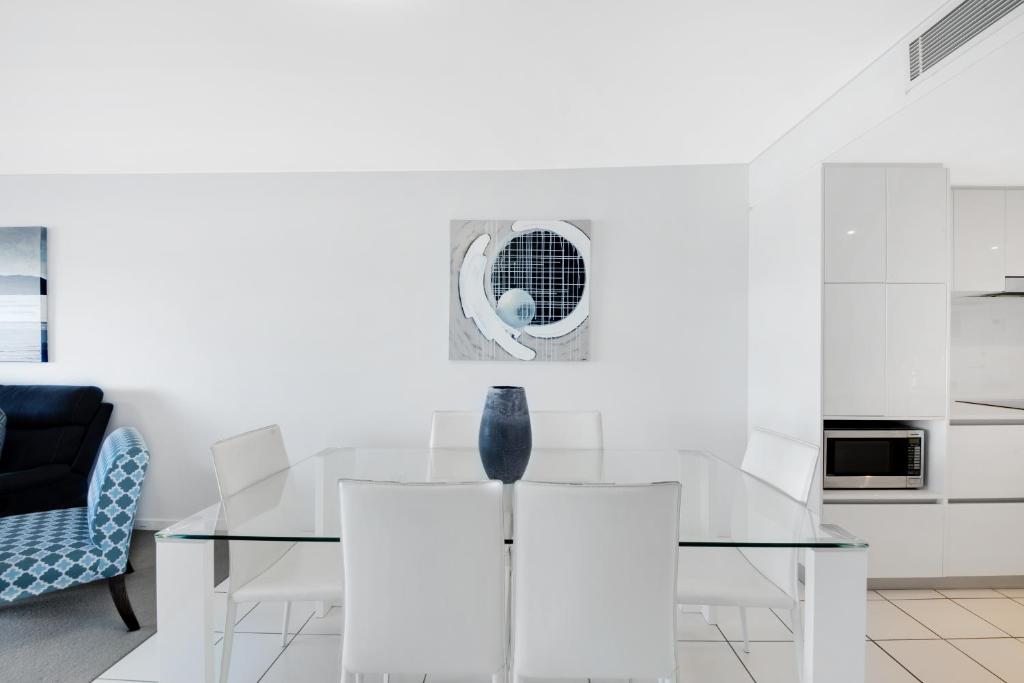 Echelon Apartments Yeppoon - Two-Bedroom Apartment With Partial Ocean View