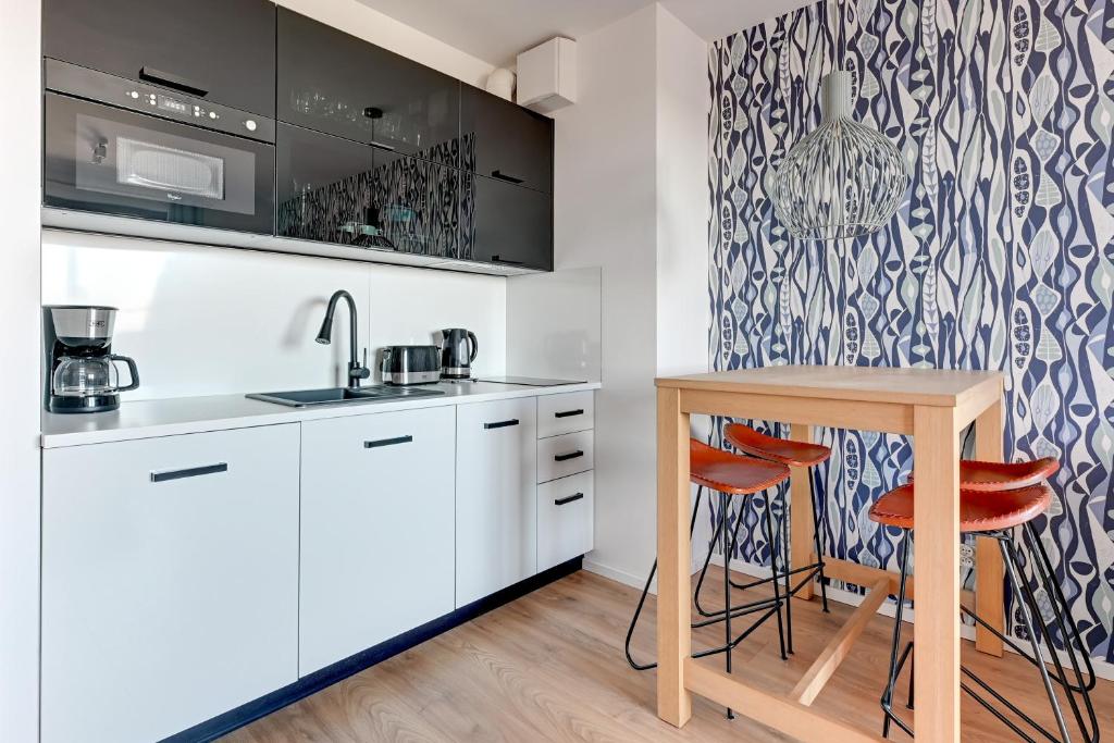 Kuchyňa alebo kuchynka v ubytovaní GRANO FLATS Gdańsk - Chmielna 73