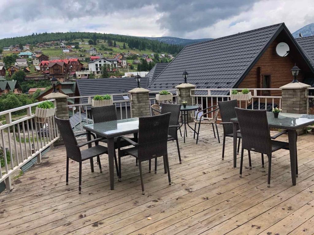 Nespecifikovaný výhled na hory nebo výhled na hory při pohledu z hotelu