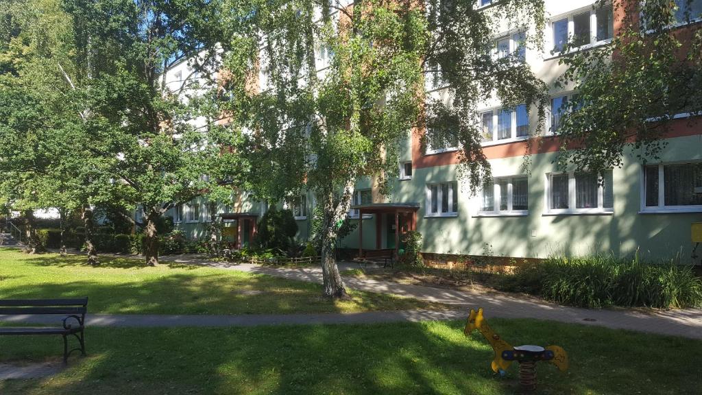 Vonkajšia záhrada v ubytovaní Stara Piekarnia - Apartament Dworcowa