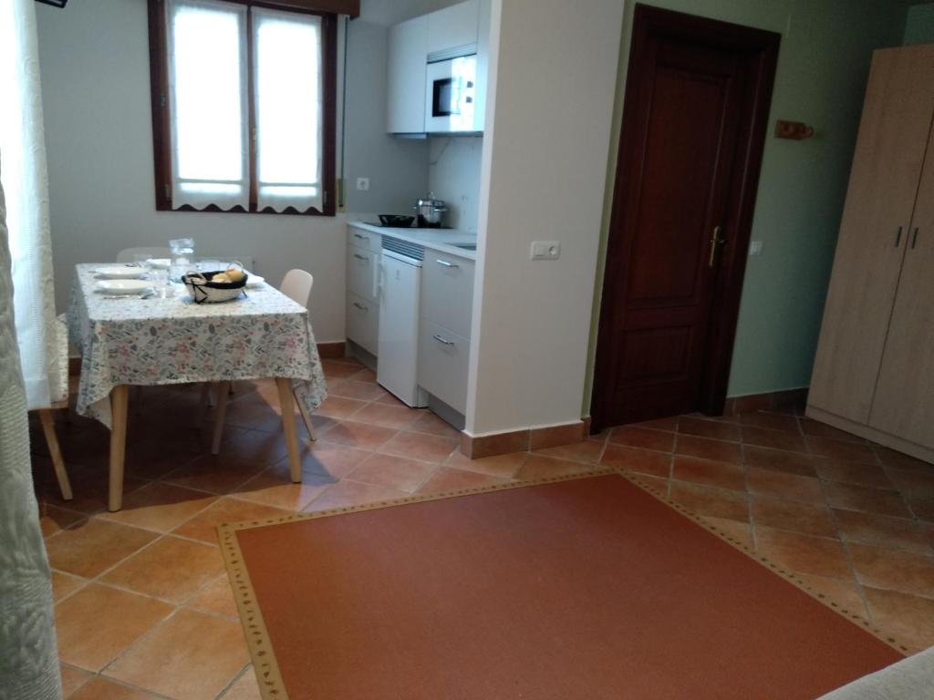 A kitchen or kitchenette at Pension zelaigane