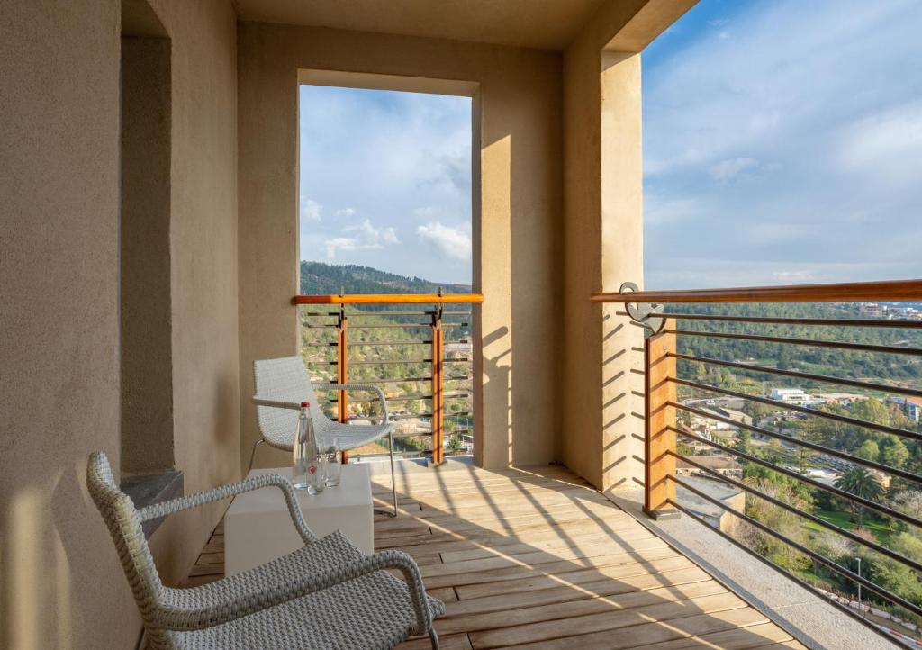 Nespecifikovaný výhled na hory nebo výhled na hory při pohledu z hotelu