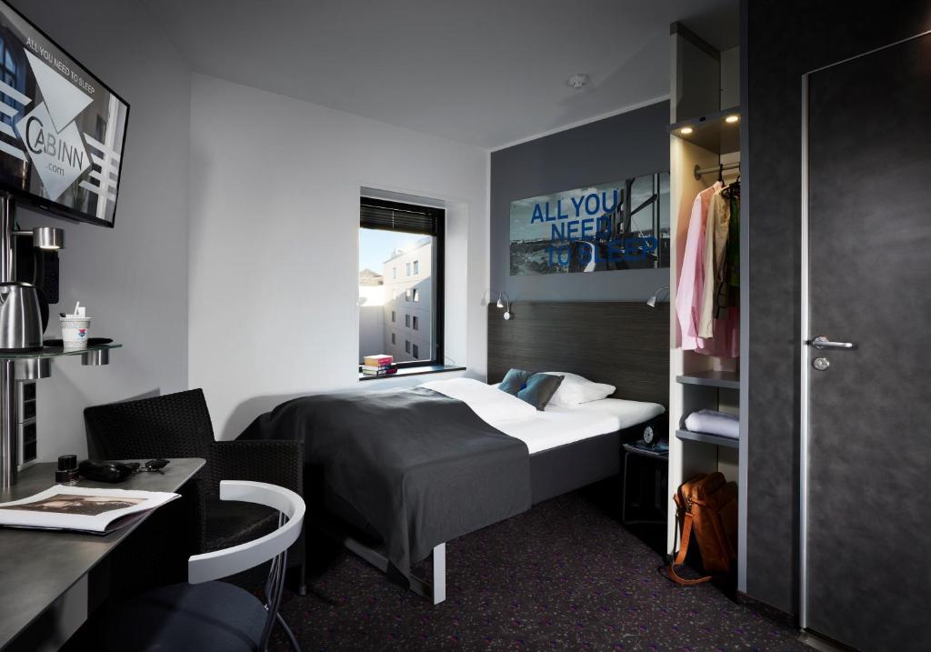 Uma cama ou camas num quarto em Cabinn Aarhus