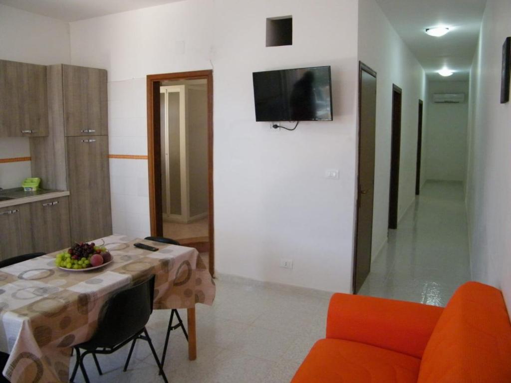 Telewizja i/lub zestaw kina domowego w obiekcie Casa Rachele ad Alcamo Marina