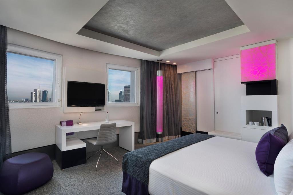 TV o dispositivi per l'intrattenimento presso Royal Beach Hotel Tel Aviv by Isrotel Exclusive
