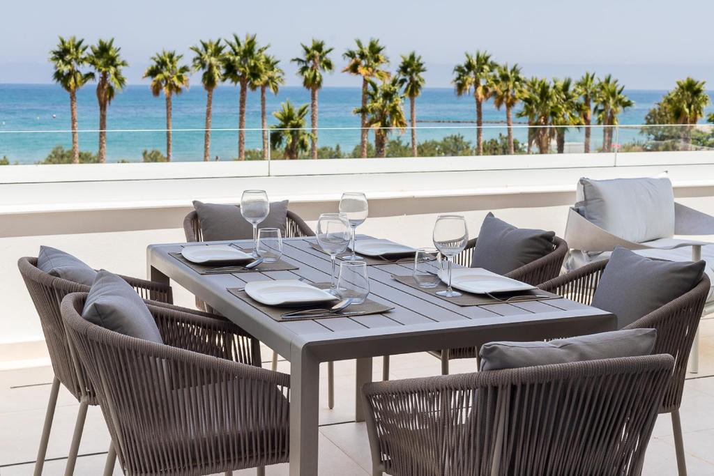 En restaurang eller annat matställe på ApartUP Denia Beachfront Deluxe