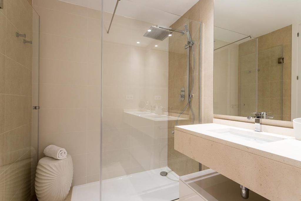 Kúpeľňa v ubytovaní ApartUP Denia Beachfront Deluxe