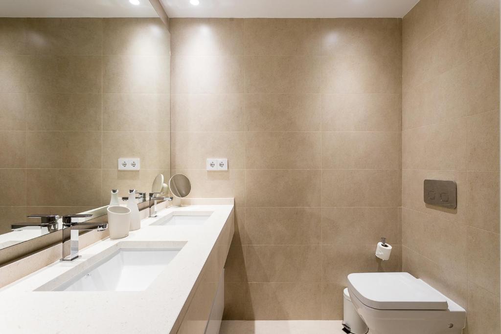 Kúpeľňa v ubytovaní ApartUP Denia Beachfront Deluxe