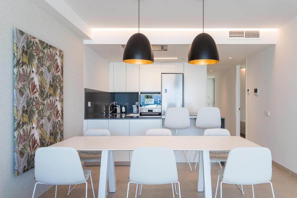 Kuchyňa alebo kuchynka v ubytovaní ApartUP Denia Beachfront Deluxe