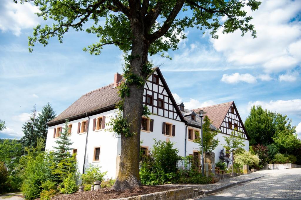 Das Gebäude in dem sich das Gasthaus befindet