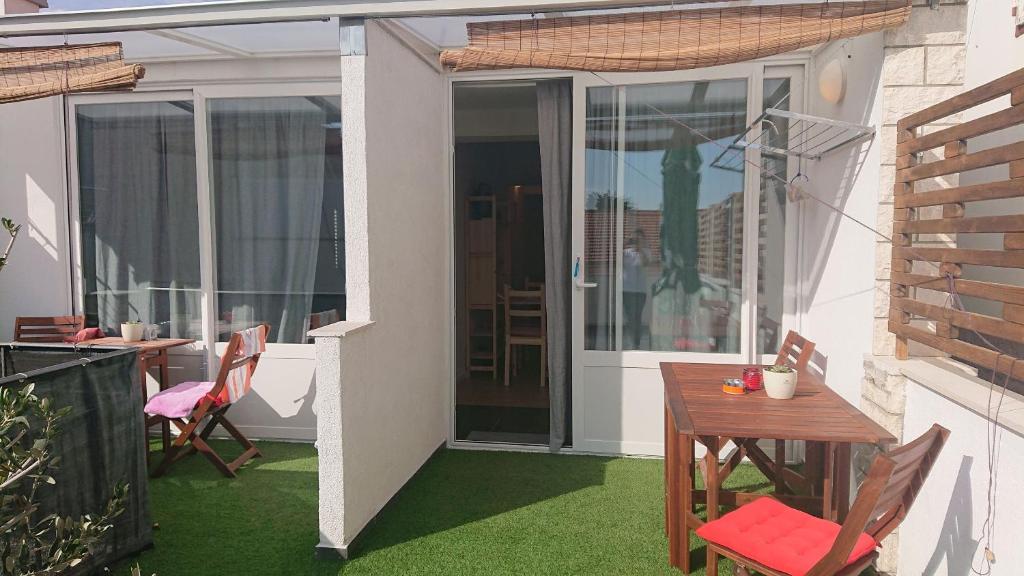 Balkón nebo terasa v ubytování Apartments Nina