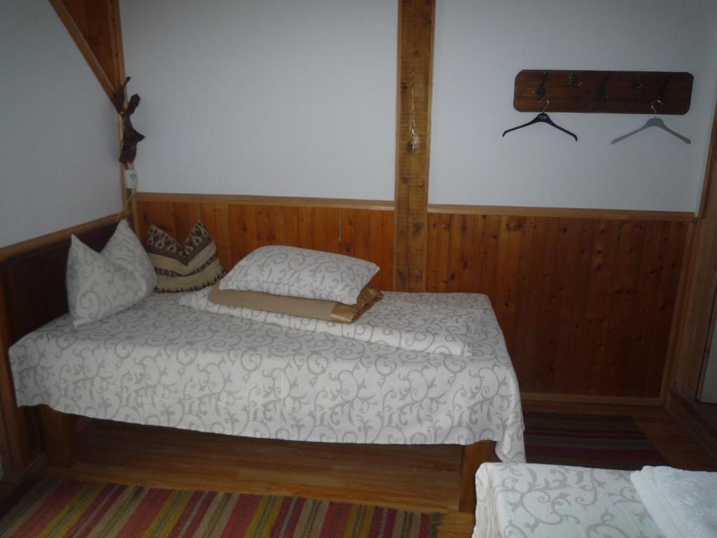 Pensiunea Mioritica - Triple Room With Balcony