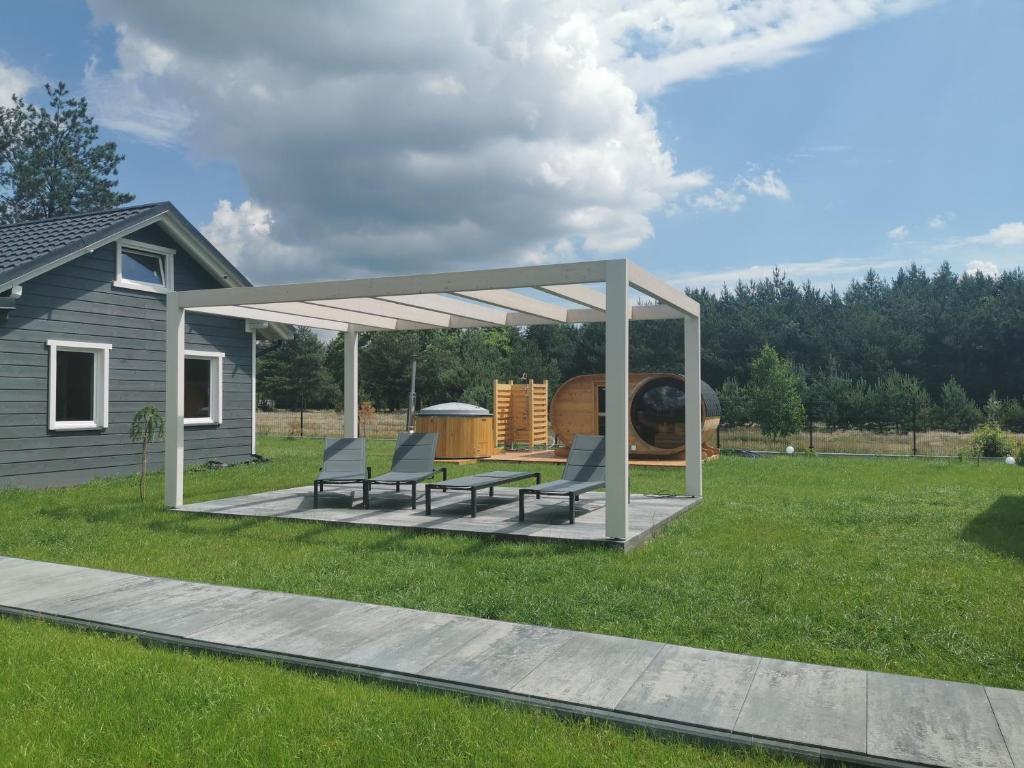Vonkajšia záhrada v ubytovaní ARKADIA - Domki z balią i sauną nad Wartą