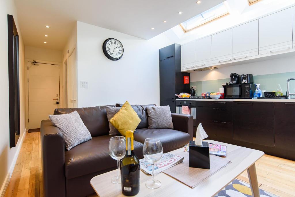 Oakfield Premier Apartments - Fast Wifi - 5 mins City Centre - 带露台的公寓