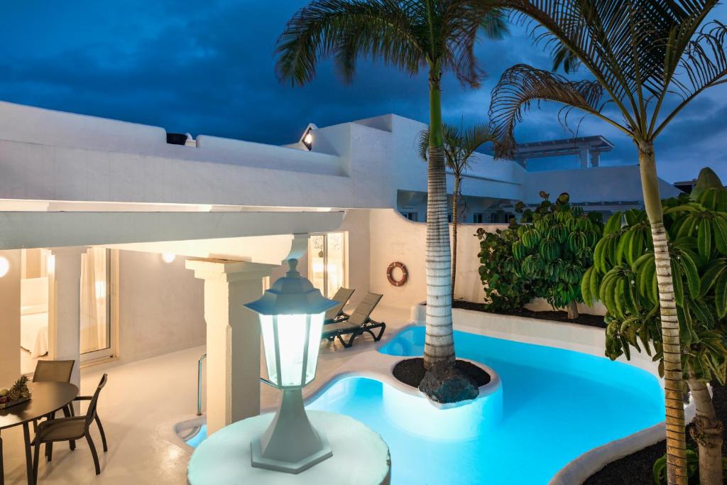 Bazén v ubytování Bahiazul Villas Corralejo by Vreagestion nebo v jeho okolí