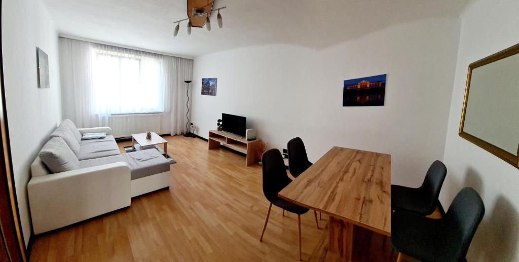 Posedenie v ubytovaní Sunny Apartment