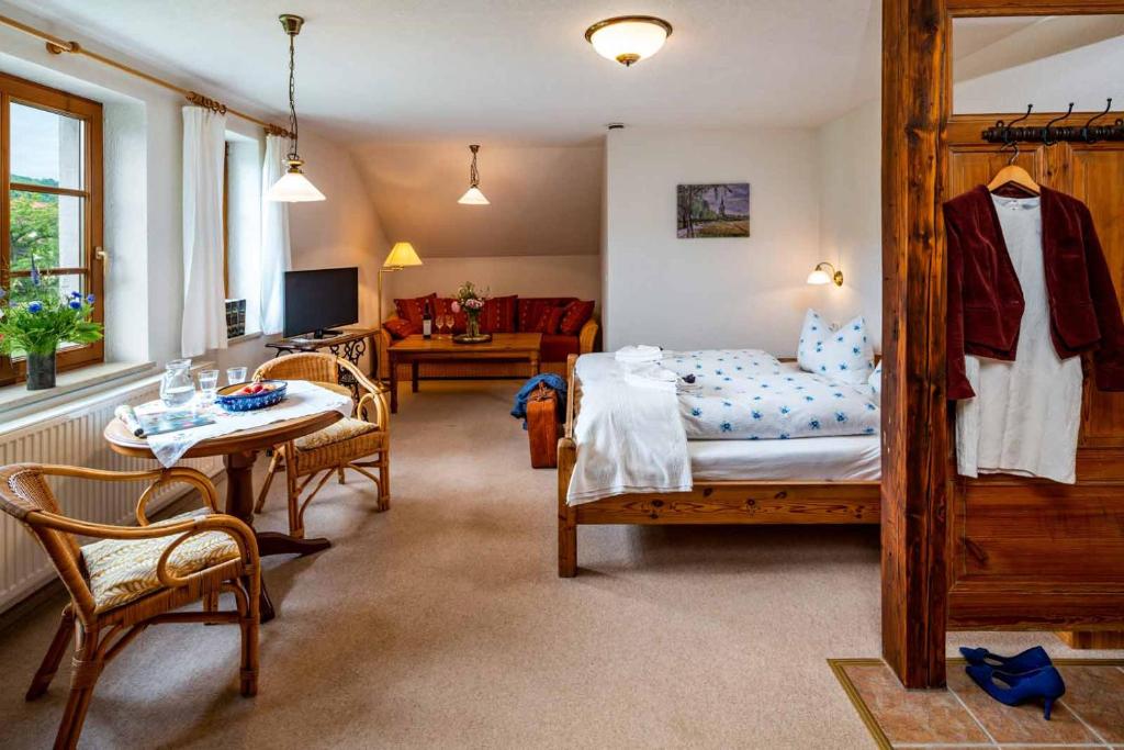 Landhotel Gut Wildberg mit Sauna - 18