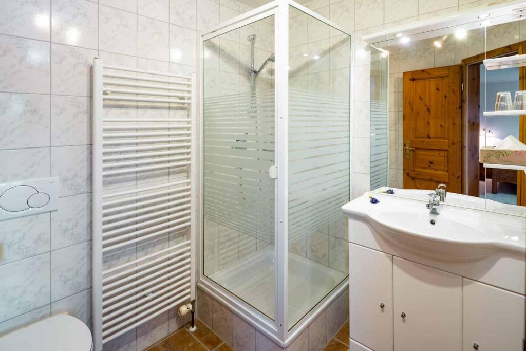 Landhotel Gut Wildberg mit Sauna - 11