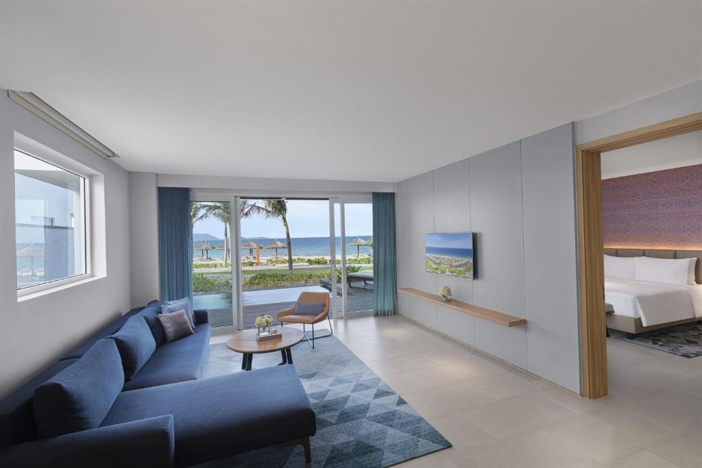 1 Bedroom Villa, Private Pool, Beach Front - King Bed