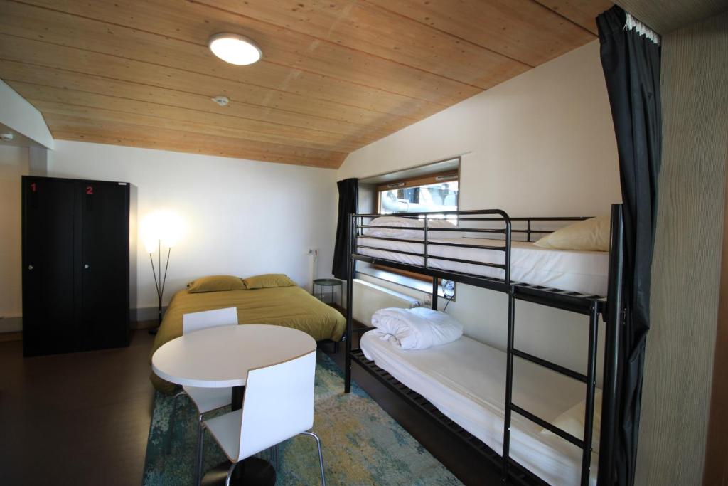 Auberge de Jeunesse HI Paris Yves Robert - Habitación Cuádruple Con Baño