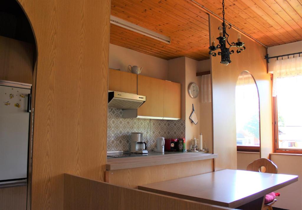 Kuchyňa alebo kuchynka v ubytovaní Haus Bergquell