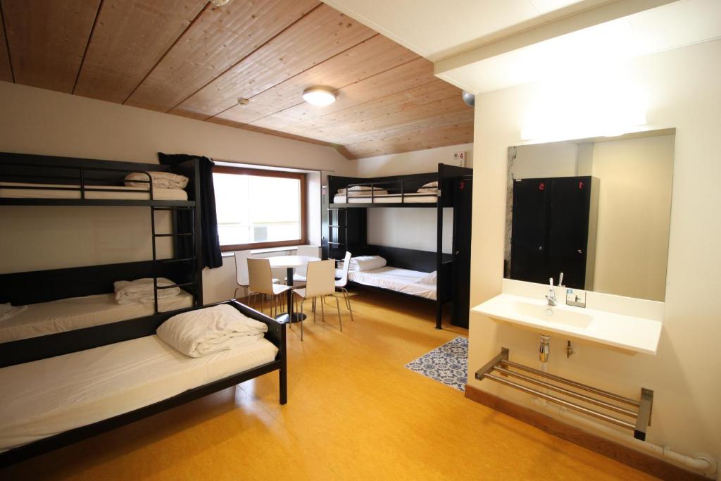 Auberge de Jeunesse HI Paris Yves Robert - 5 Dormitorios Con Baño