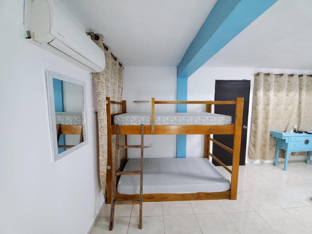 Postel nebo postele na pokoji v ubytování Downtown Hostel Chetumal