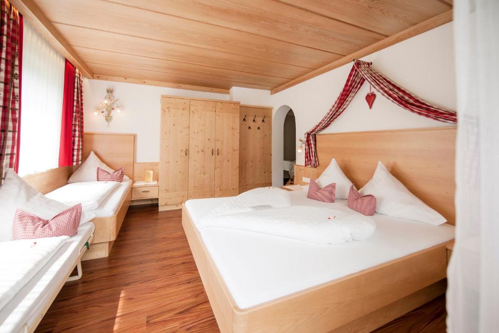 Postel nebo postele na pokoji v ubytování Hotel Angelika