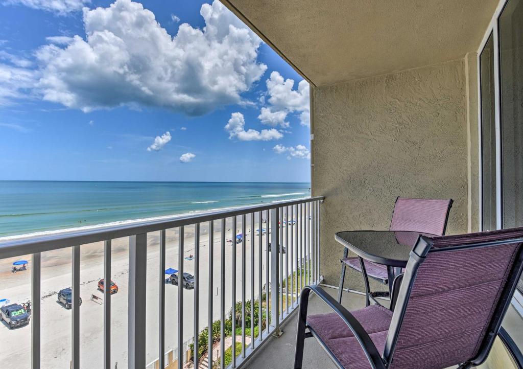 Oceanfront Daytona Beach Studio with Balcony, Daytona Beach Shores