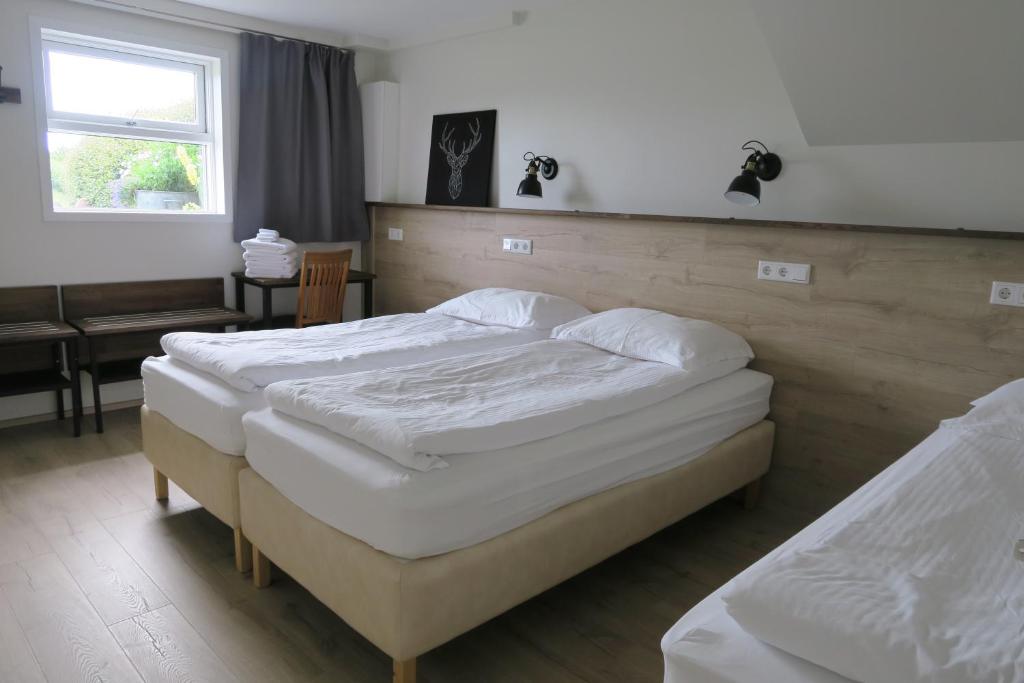 Postel nebo postele na pokoji v ubytování Dilksnes Guesthouse