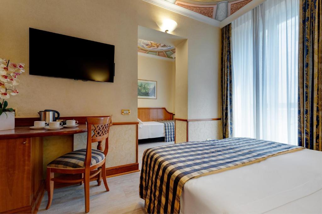 Postel nebo postele na pokoji v ubytování Hotel Amalfi