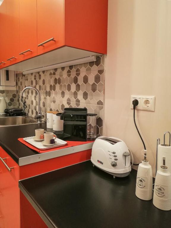 Kuchyňa alebo kuchynka v ubytovaní Stylish Modern Studio in the Heart of Athens