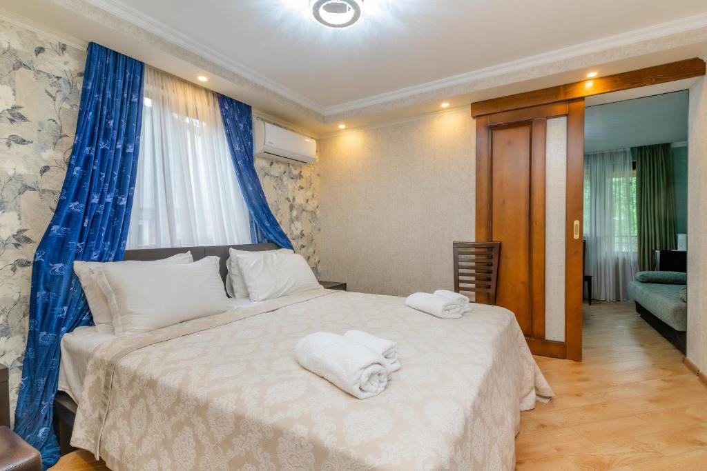 A bed or beds in a room at Borjomi Villa Roma