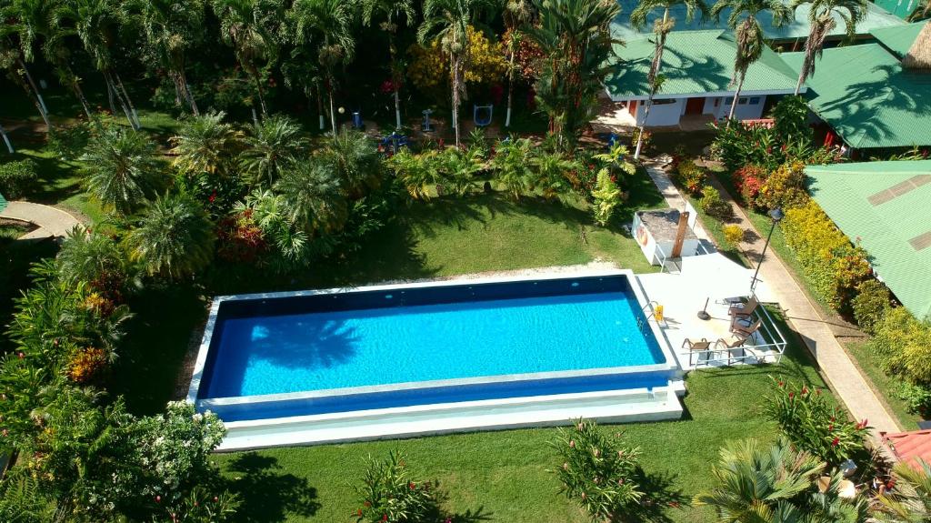 Bazén v ubytování Hotel Villas Rio Mar nebo v jeho okolí
