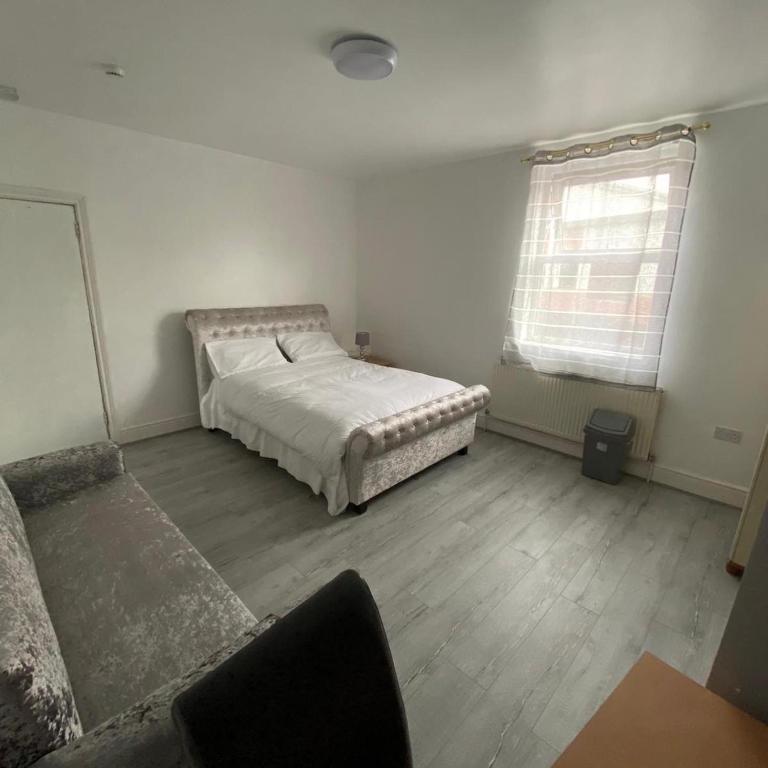 Glorious catering & Restaurant BnB - Large Double Room