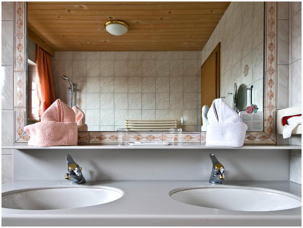 Koupelna v ubytování "Quality Hosts Arlberg" Hotel Garni Mössmer