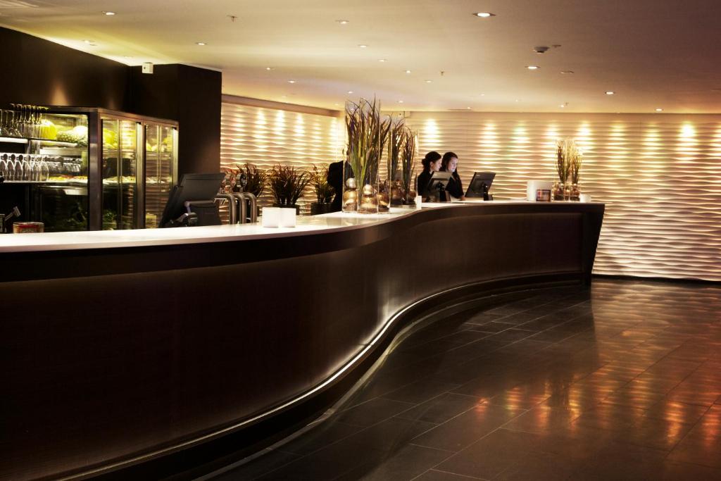 Salone o bar di Clarion Hotel Sense