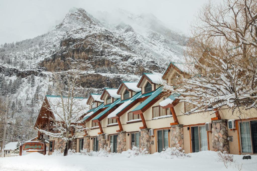 Waterton Glacier Suites v zimě