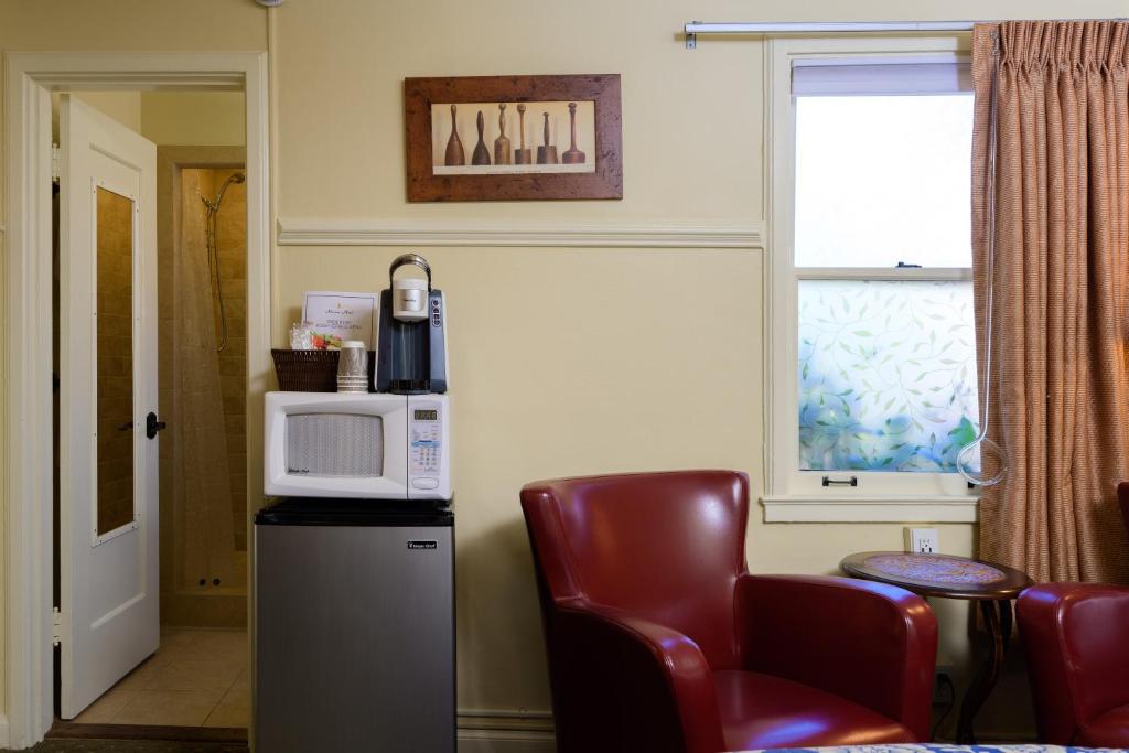 Marina Motel - 